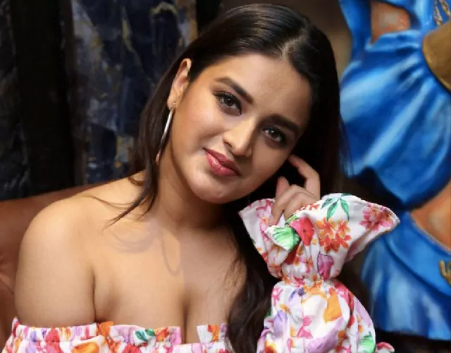 Nidhi Agarwal Pictures